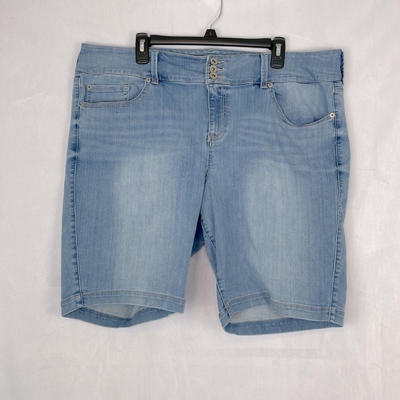 torrid Pants - Torrid Jegging Hi Rise Bermuda Shorts. Women’s Plus Size 24.